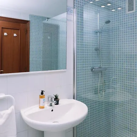 Luminoso Y Cómodo Con Parking By *